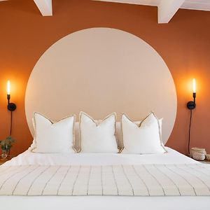 Zimmer mit Kingsize-Bett